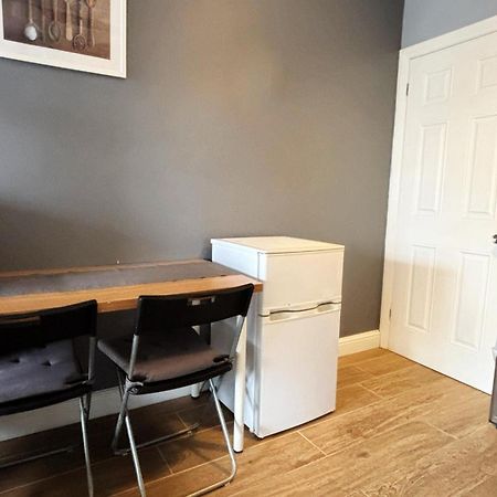Shirley Apartments, Cozy Studio, Self Check In, 10 Min Drive To City Centre, Walking To Redbridge Train Station Southampton Exteriör bild