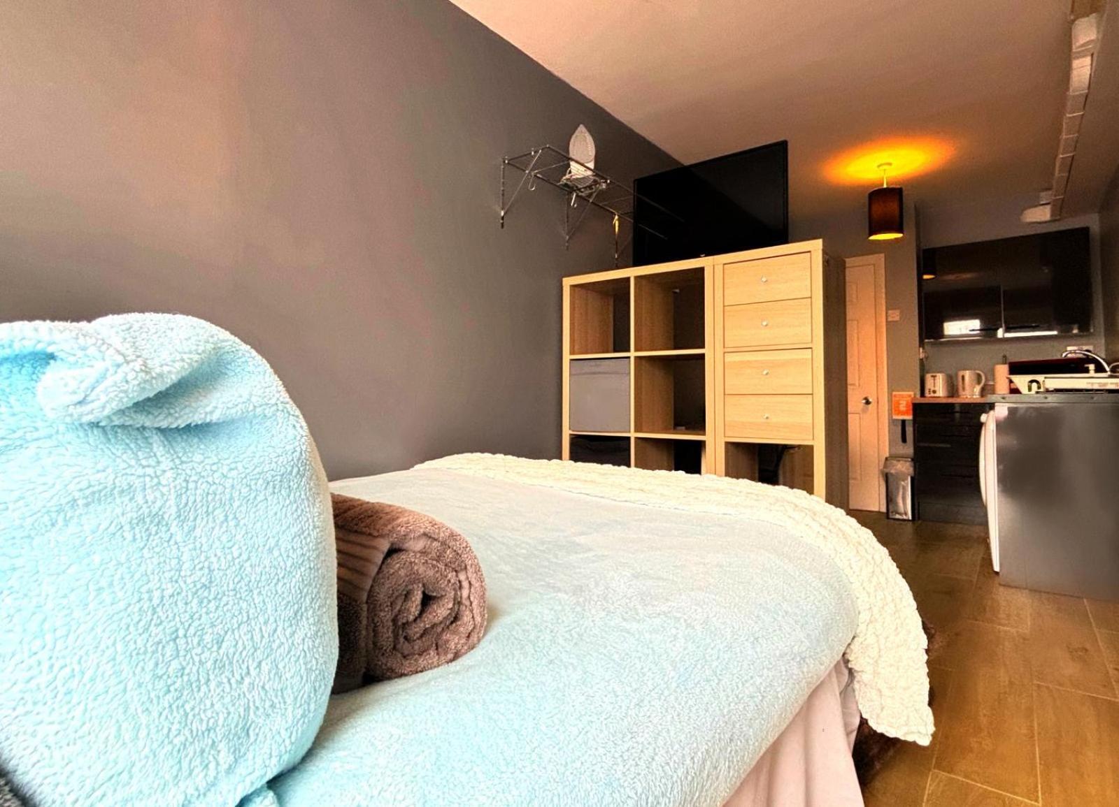Shirley Apartments, Cozy Studio, Self Check In, 10 Min Drive To City Centre, Walking To Redbridge Train Station Southampton Exteriör bild