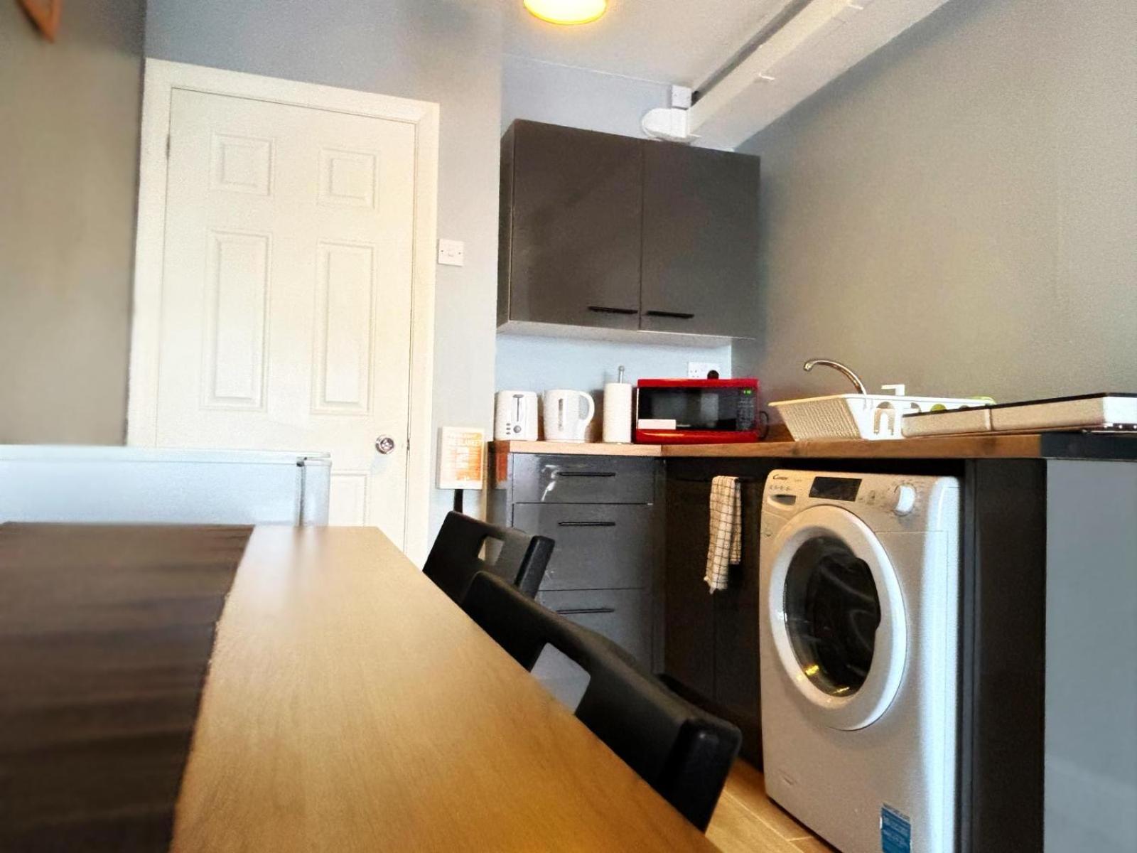 Shirley Apartments, Cozy Studio, Self Check In, 10 Min Drive To City Centre, Walking To Redbridge Train Station Southampton Exteriör bild